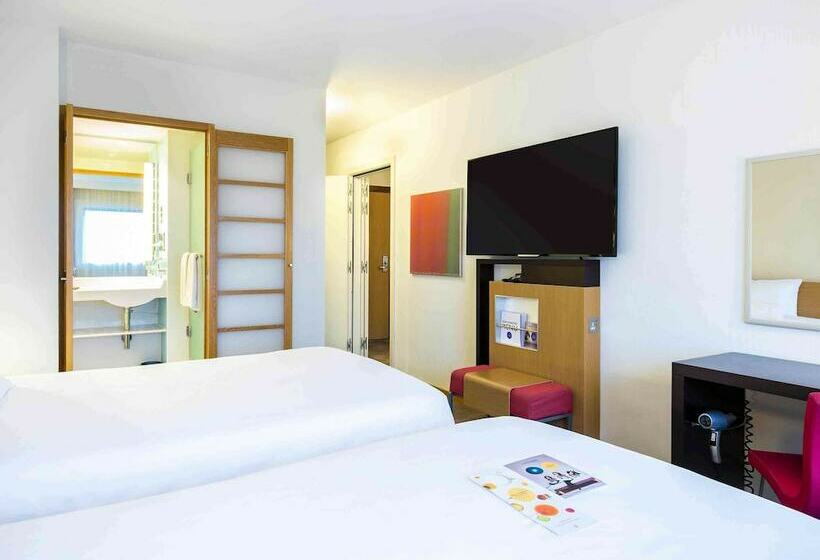 Superior Room, Novotel London Paddington