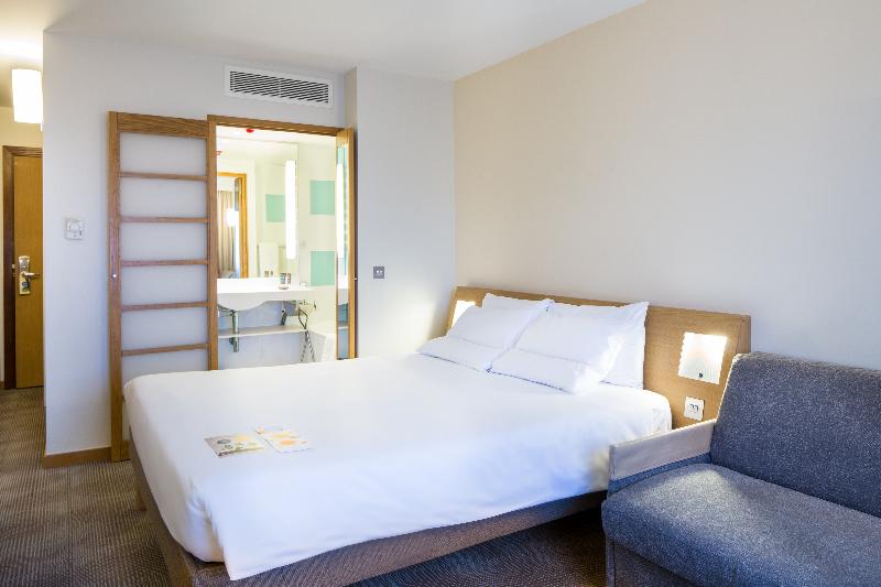 Superior Room, Novotel London Paddington