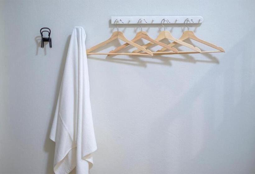 جناح عائلي, Bedfriends Poshtel