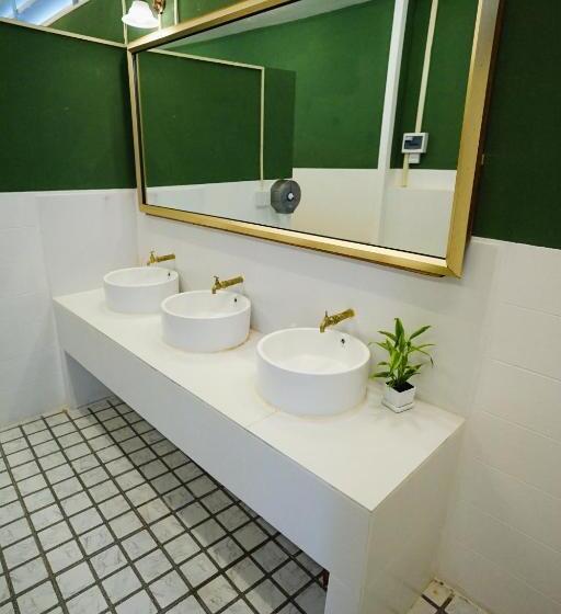 اتاق استاندارد با سرویس بهداشتی مشترک, Barn Laos Hostel