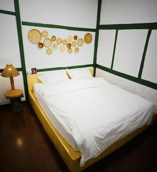 اتاق استاندارد با سرویس بهداشتی مشترک, Barn Laos Hostel