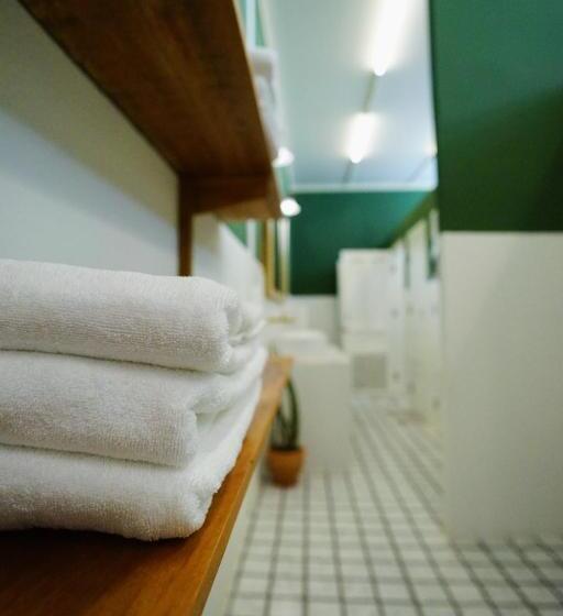 اتاق استاندارد با سرویس بهداشتی مشترک, Barn Laos Hostel