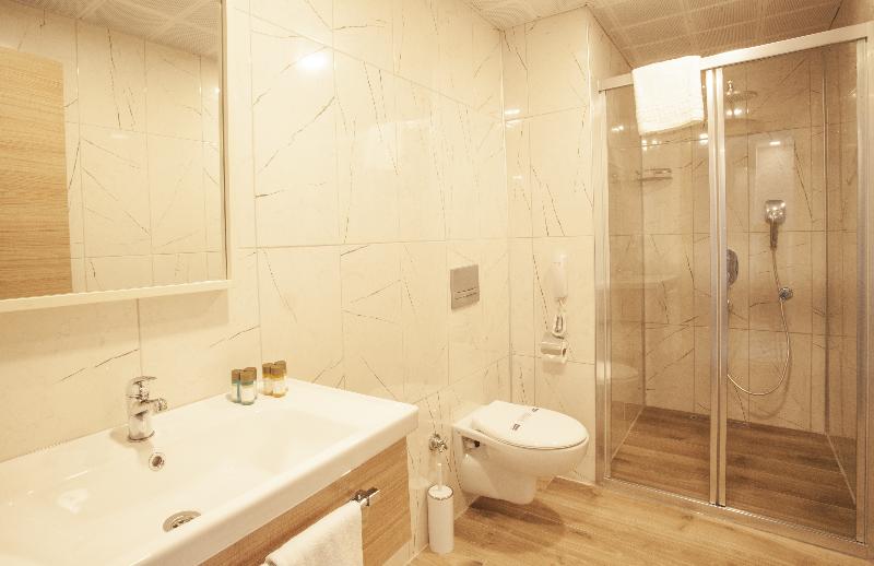 豪华房间, Sans Hotel Empress Simpang Lima