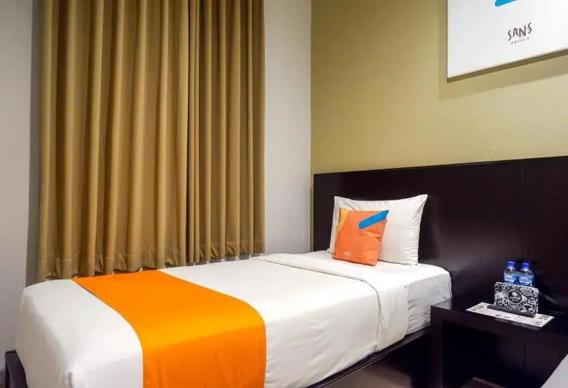 Delüks Oda, Sans Hotel Empress Simpang Lima