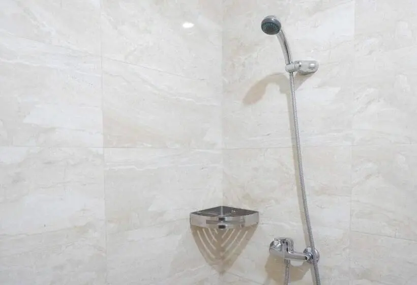 Superior Oda, Sans Hotel Empress Simpang Lima