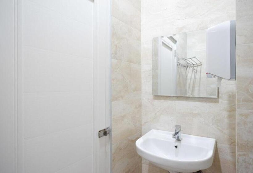 家庭间, Sans Hotel Empress Simpang Lima