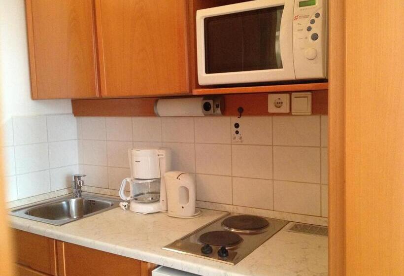 استودیوی استاندارد, Apart