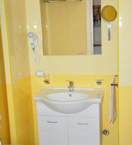 اتاق استاندارد سه نفره, B&b Chiaia 216