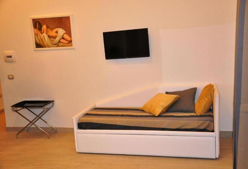 اتاق استاندارد سه نفره, B&b Chiaia 216