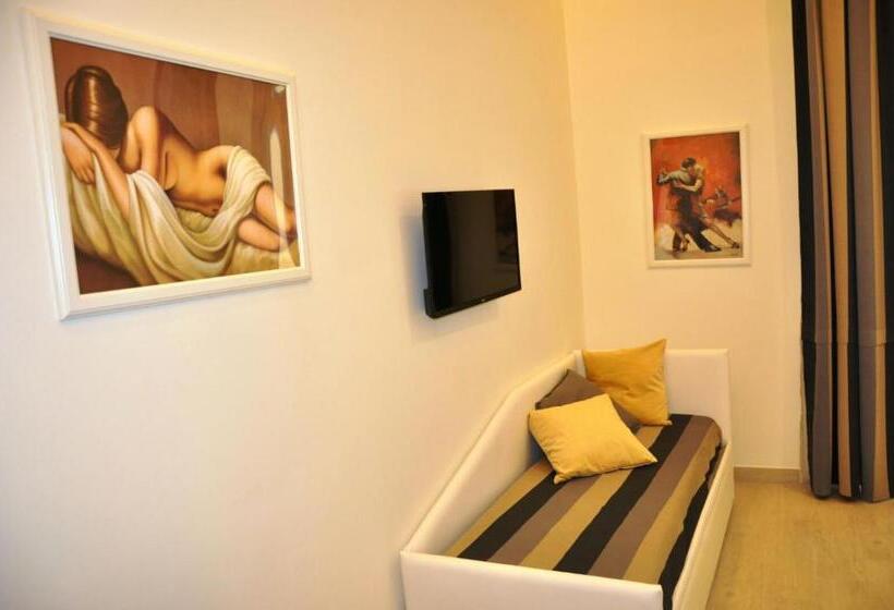 اتاق استاندارد سه نفره, B&b Chiaia 216