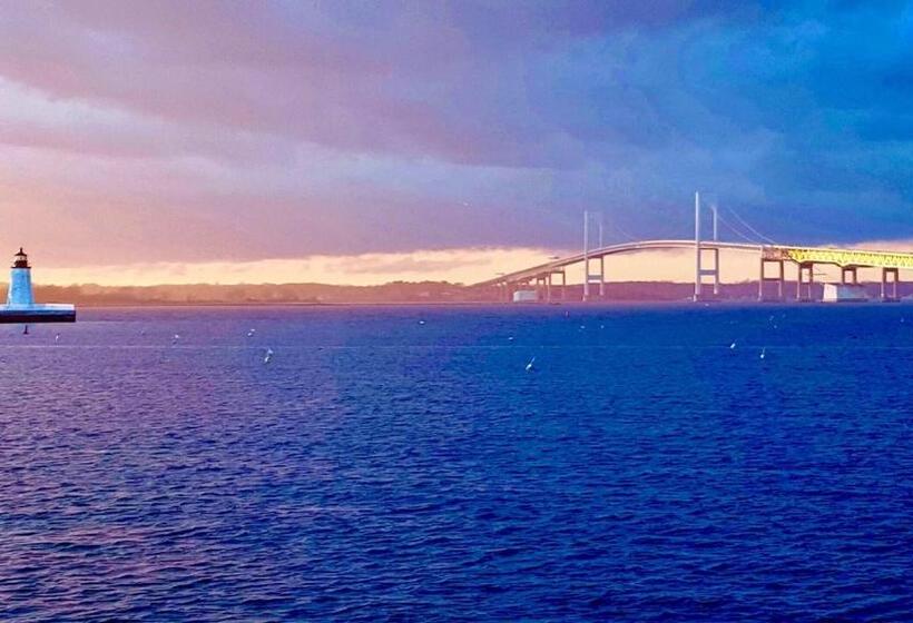 スタンダードルーム, Captain Simeon Potter House