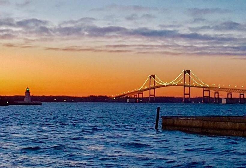 スタンダードルーム, Captain Simeon Potter House