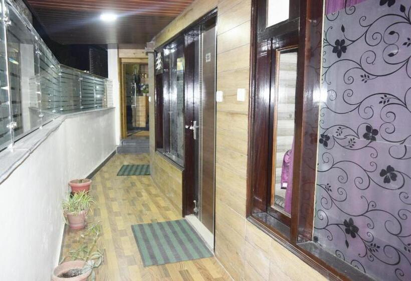 חדר דלוקס, Cloud7