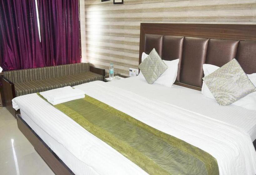 חדר דלוקס, Cloud7