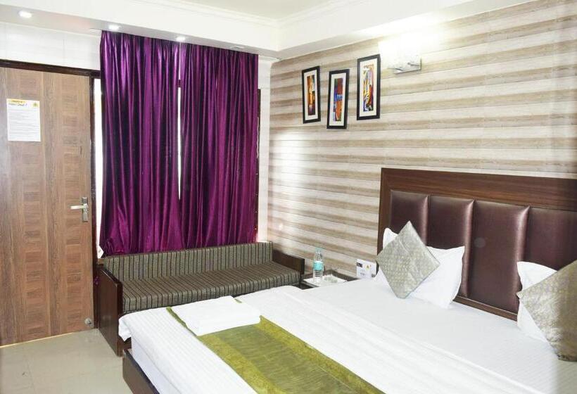 חדר דלוקס, Cloud7