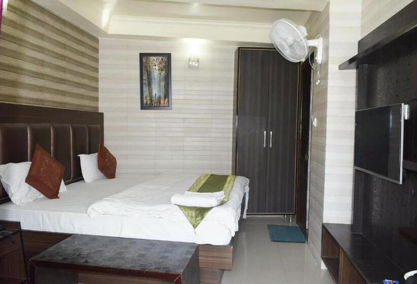 חדר דלוקס, Cloud7