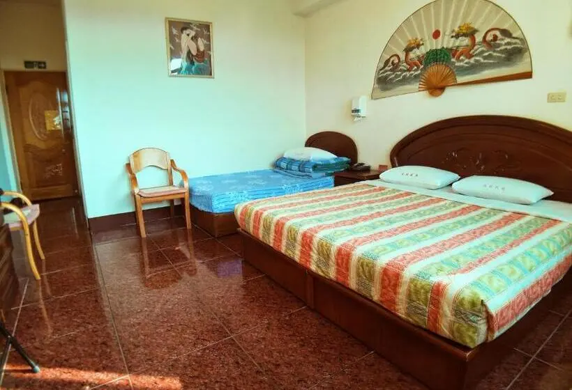 اتاق استاندارد سه نفره, Sun Moon Lake Fisherman Homestay