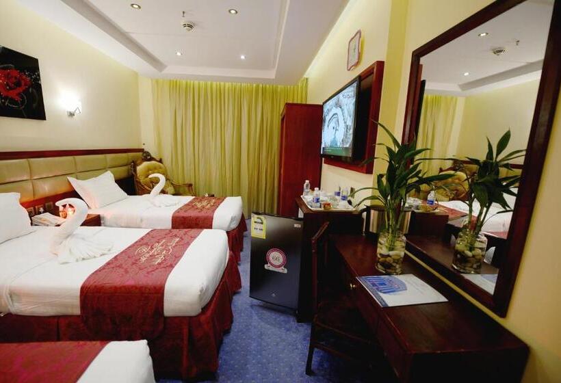 חדר סטנדרט לשלושה, Al Waleed Tower