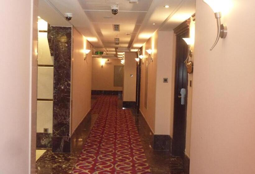 חדר סטנדרט לשלושה, Al Waleed Tower