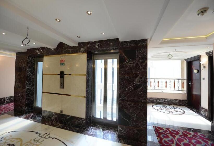 חדר סטנדרט לשלושה, Al Waleed Tower