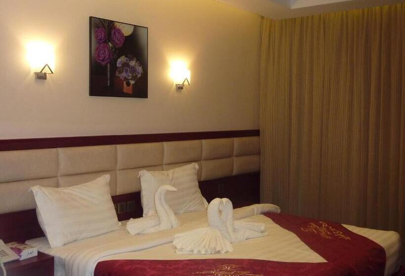 חדר סטנדרט לשלושה, Al Waleed Tower