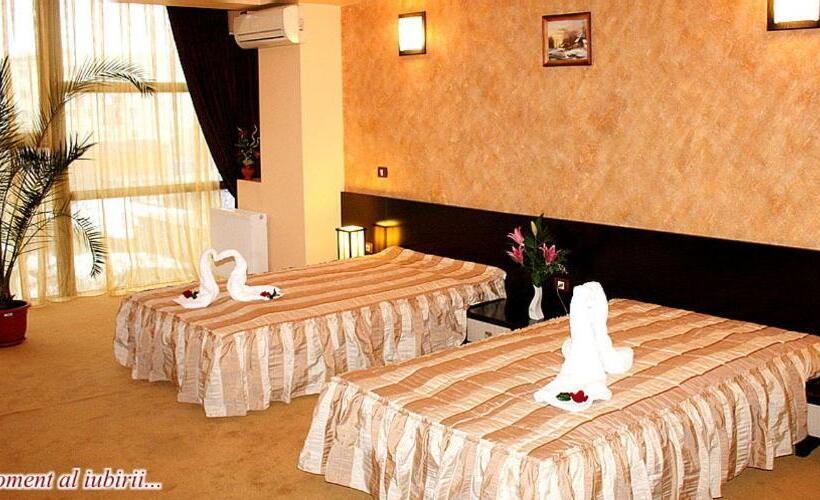 اتاق خانوادگی, Palace