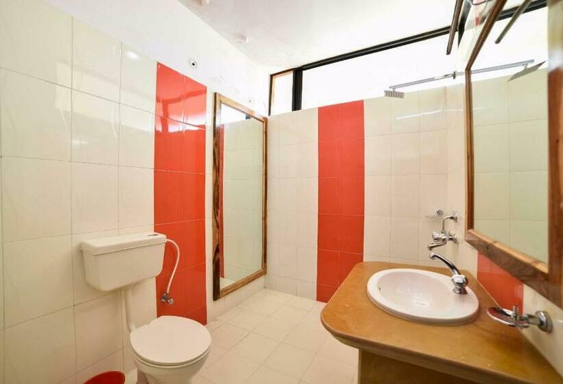 Deluxe Suite King Bed, Shanti Home