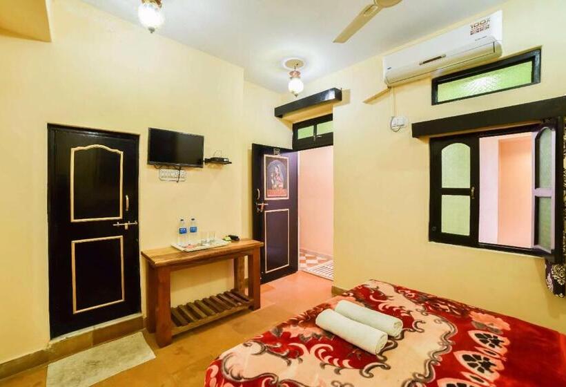 豪华房间, Shanti Home