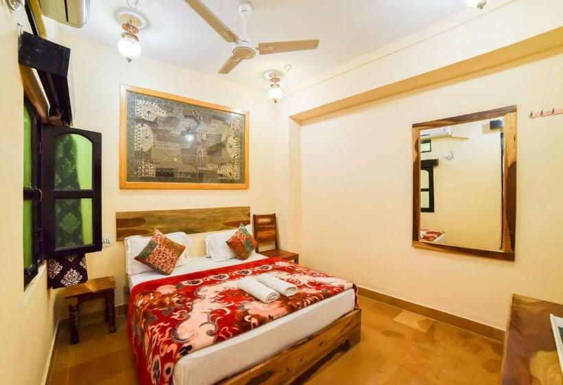 اتاق لوکس, Shanti Home