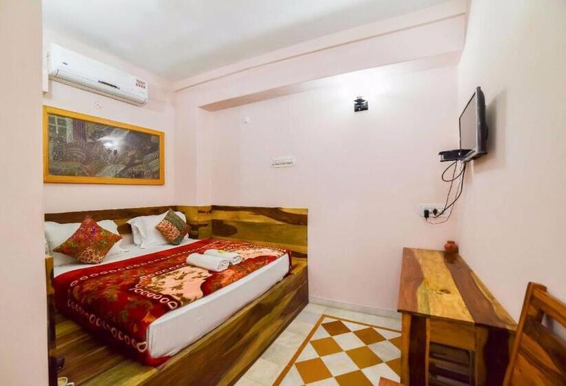 اتاق لوکس, Shanti Home