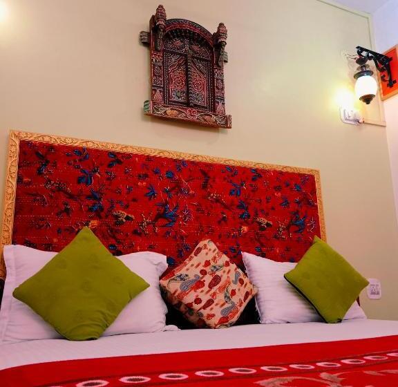 带大床的复式套间, Shanti Home