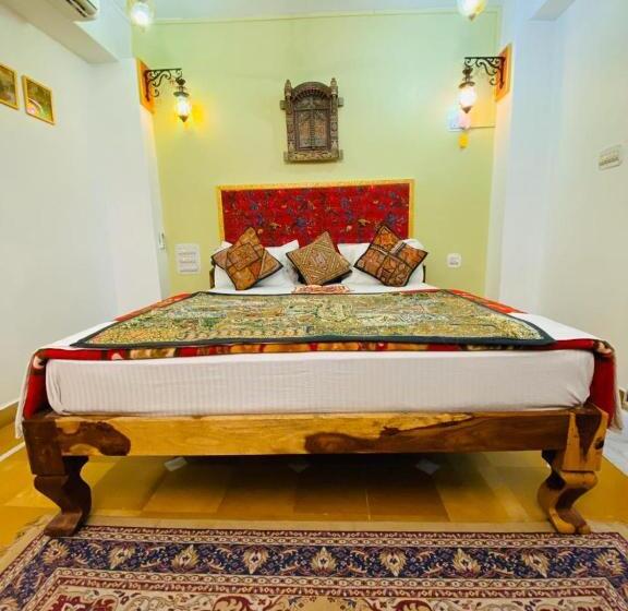 Deluxe Suite King Bed, Shanti Home