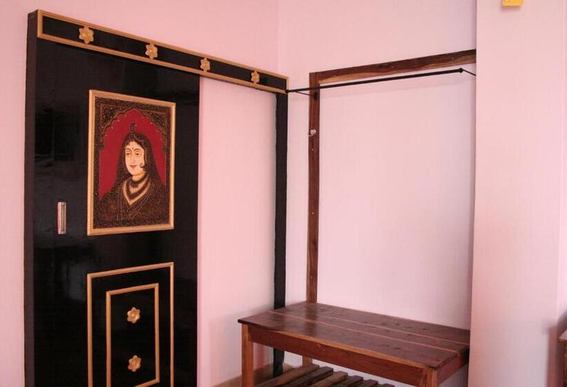 سوئیت با بالکن, Shanti Home