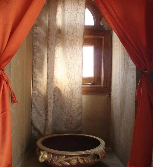 سوئیت با بالکن, Shanti Home