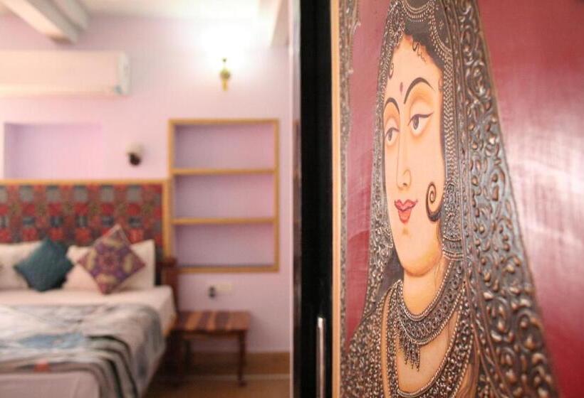 سوئیت با بالکن, Shanti Home