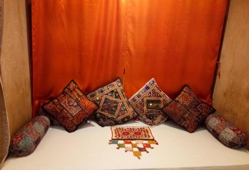 سوئیت با بالکن, Shanti Home