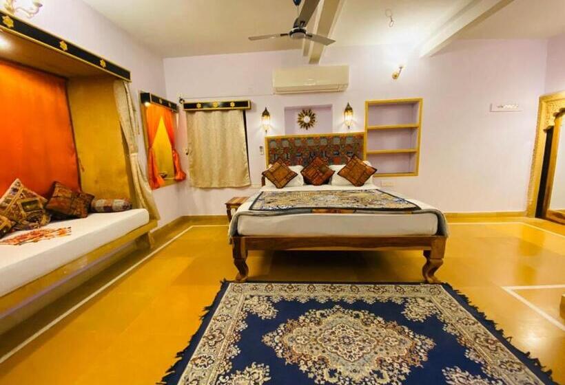 سوئیت با بالکن, Shanti Home