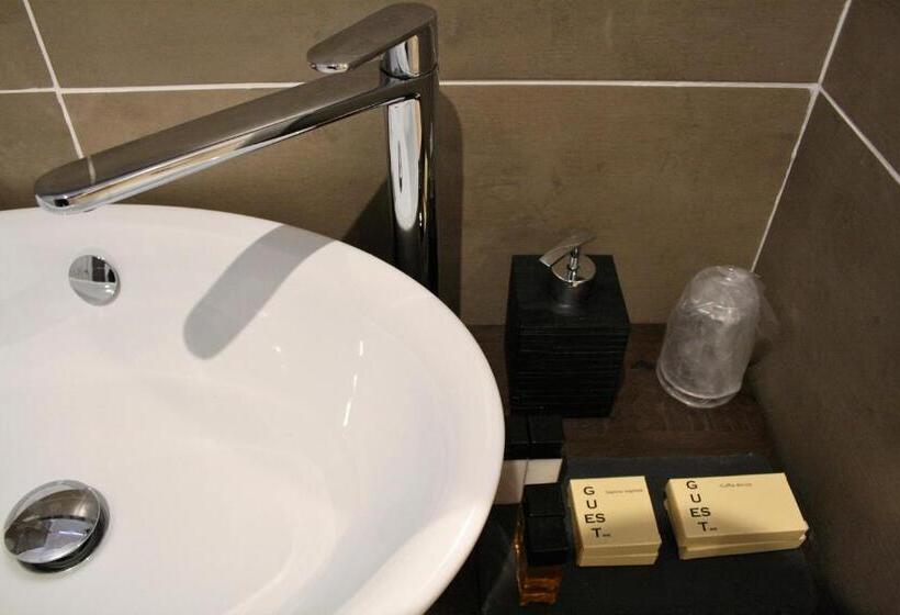 غرفة قياسية, Real Rooms