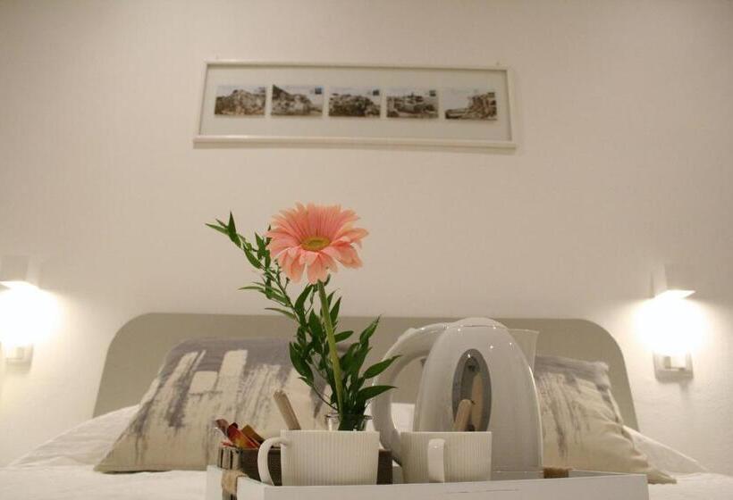 اتاق استاندارد, Real Rooms