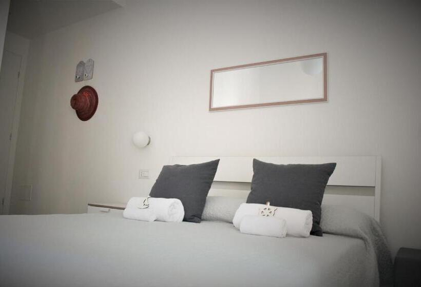 غرفة قياسية مزوَّدة بشُرفة, Real Rooms