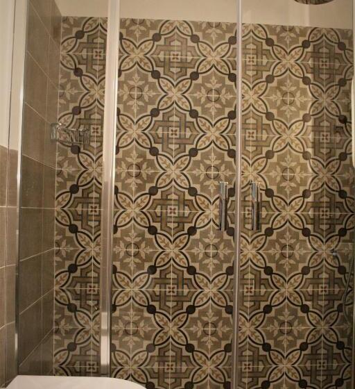 غرفة قياسية مزوَّدة بشُرفة, Real Rooms