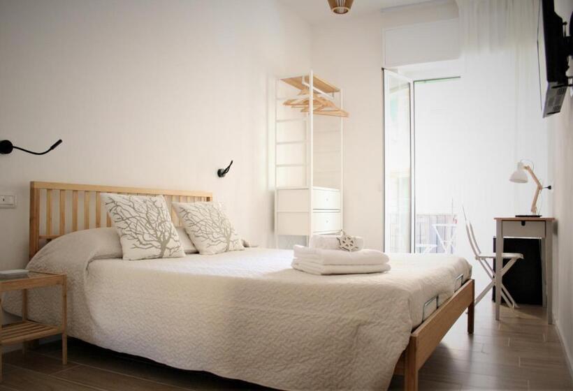 غرفة قياسية مزوَّدة بشُرفة, Real Rooms