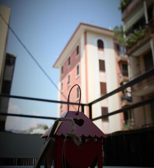 غرفة قياسية مزوَّدة بشُرفة, Real Rooms