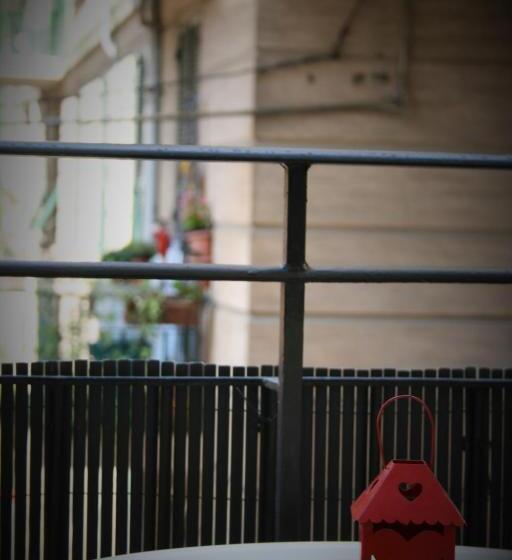 غرفة قياسية مزوَّدة بشُرفة, Real Rooms