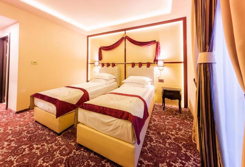 חדר דלוקס, Cardinal Domeniile Martinutzi