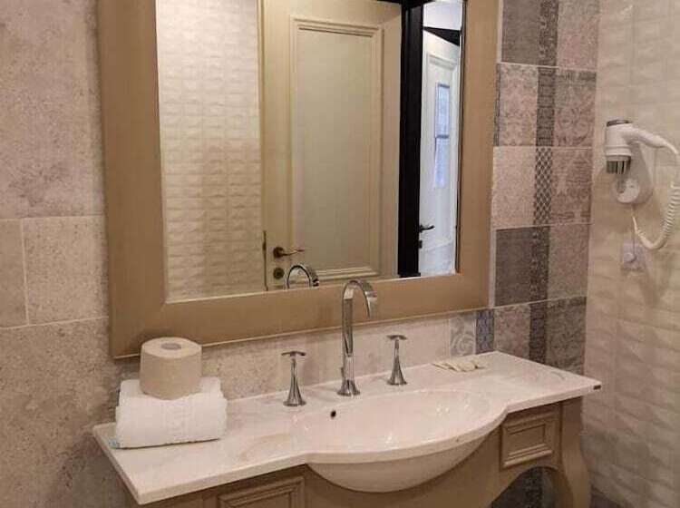 חדר דלוקס, Cardinal Domeniile Martinutzi