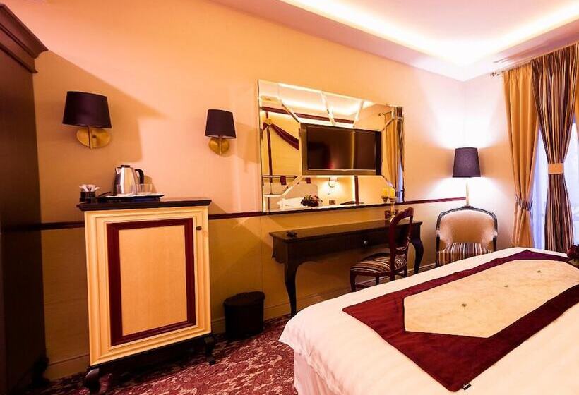 חדר דלוקס, Cardinal Domeniile Martinutzi