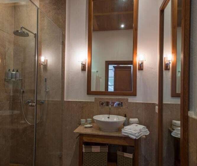 اتاق لوکس, La Demeure Saint Antoine