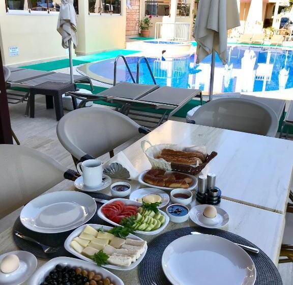 اتاق خانوادگی با چشم‌انداز کوه, Gözdem Apart