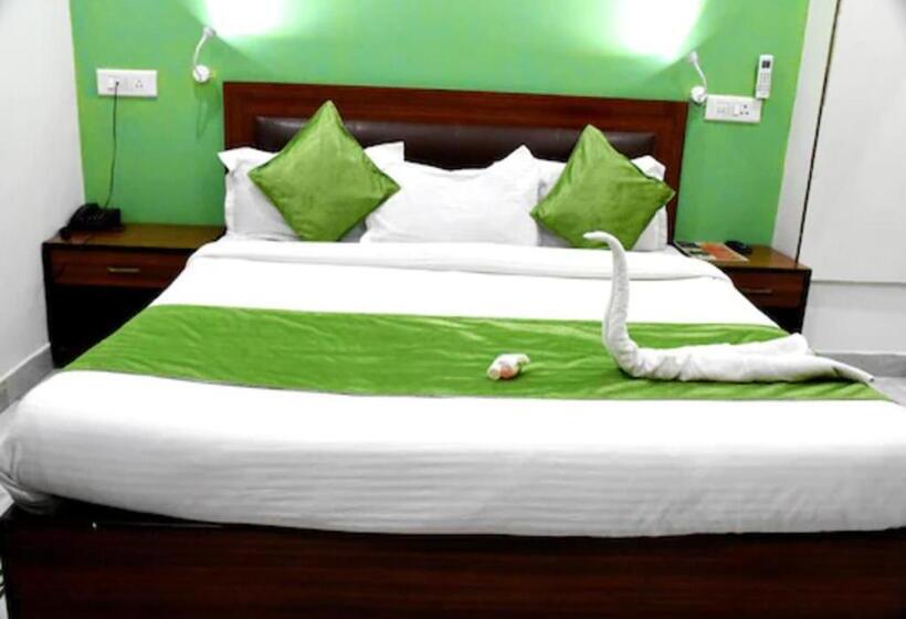 اتاق اجرایی, The Pride